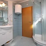 Appartamento With Parking Space Vinisce, Trogir - 8660 Vinišće
