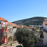 Appartamento With Parking Space Vinisce, Trogir - 8660