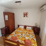 Appartamento With Parking Space Vinisce, Trogir - 8660