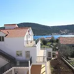 Appartamento With Parking Space Vinisce, Trogir - 8660 *