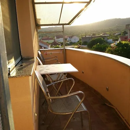 アパート With Parking Space Vinisce, Trogir - 8660 Vinišće