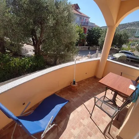 With Hot Tub Vinisce, Trogir - 8660 דירה *