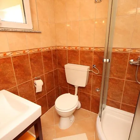 Apartment With A Parking Space Vinisce, Trogir - 8660
