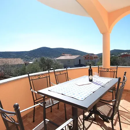 アパート With Parking Space Vinisce, Trogir - 8660