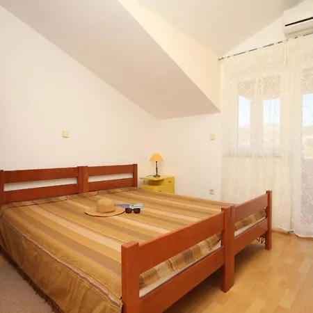 With Hot Tub Vinisce, Trogir - 8660 Apartment *