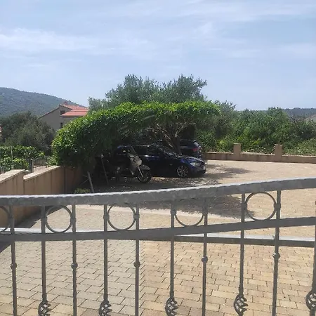 With A Parking Space Vinisce, Trogir - 8660 * Vinisce