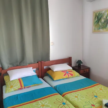 Apartments With Hot Tub Vinisce, Trogir - 8660
