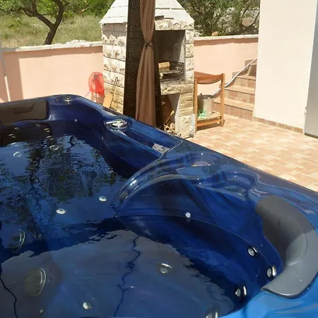 With Parking Space Vinisce, Trogir - 8660 Apartment Vinisce