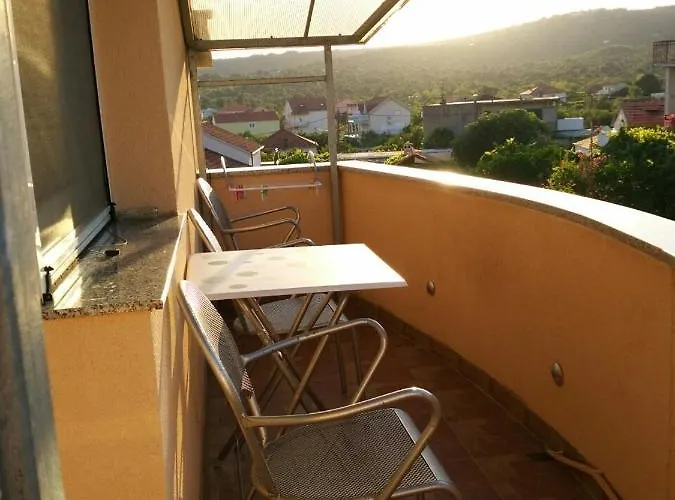 Apartament With Parking Space Vinisce, Trogir - 8660 Vinišće