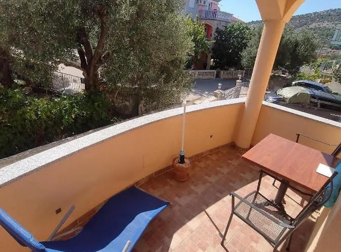 With Parking Space Vinisce, Trogir - 8660 Apartament *