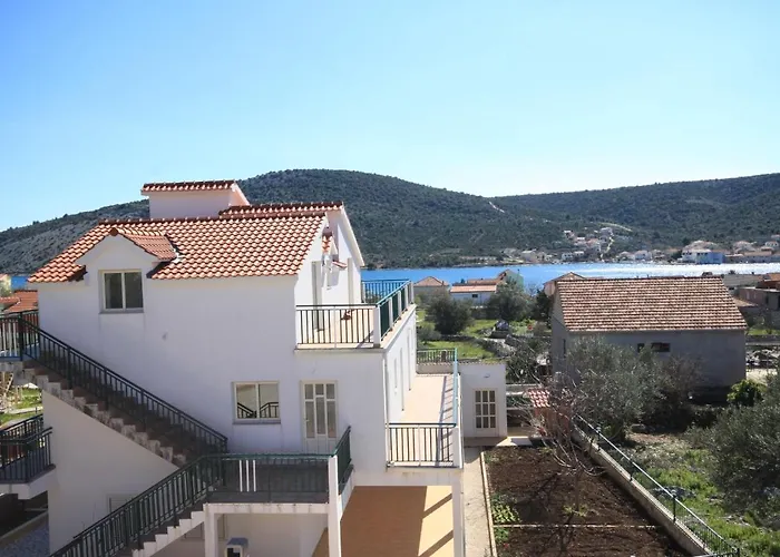Apartament With Parking Space Vinisce, Trogir - 8660 *