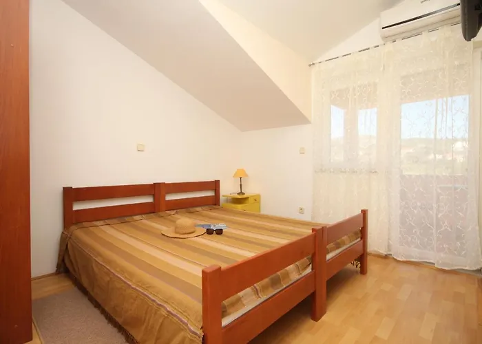 With Parking Space Vinisce, Trogir - 8660 Apartament *