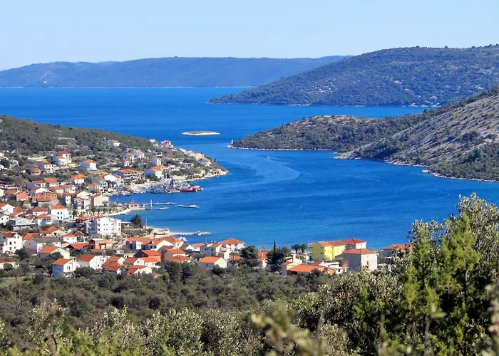 With Parking Space Vinisce, Trogir - 8660 Apartament