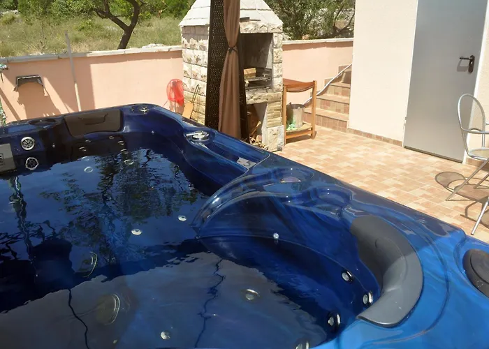 With Parking Space Vinisce, Trogir - 8660 Apartament Vinišće