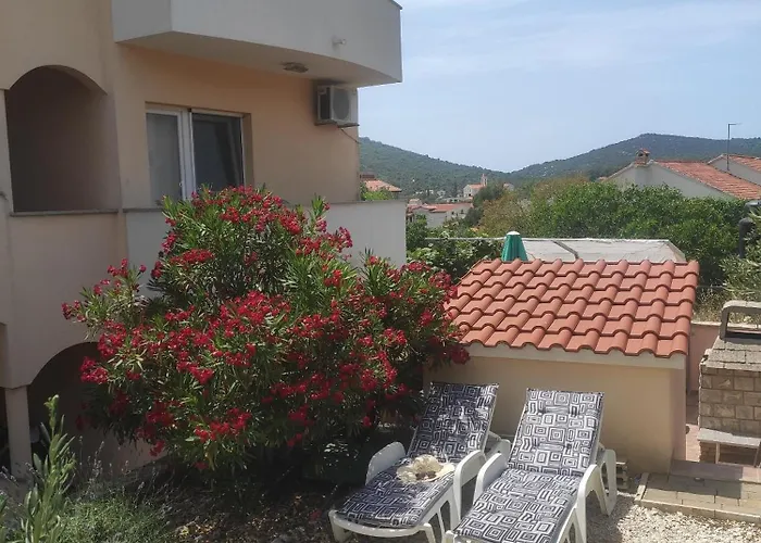 With Parking Space Vinisce, Trogir - 8660 Apartament